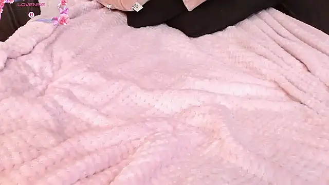 Lolagolden1 webcam