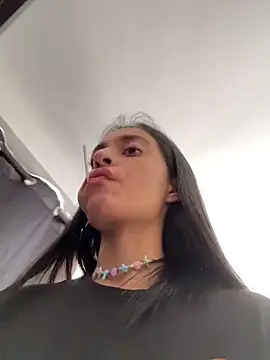 leilani_X webcam
