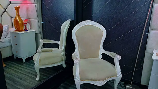 EbonyHenner webcam