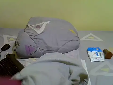 Pearl_petite webcam