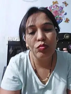 Poojabhabi101 live cam on StripChat
