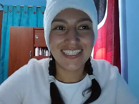 SarahFriendly live cam on StripChat
