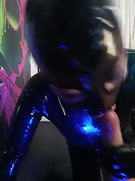 LatexDevil_Blondie webcam