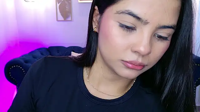 Layla_Breezee webcam