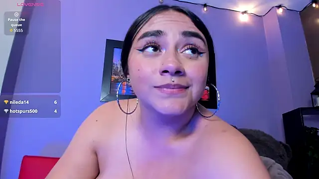 Lucyy_tits webcam