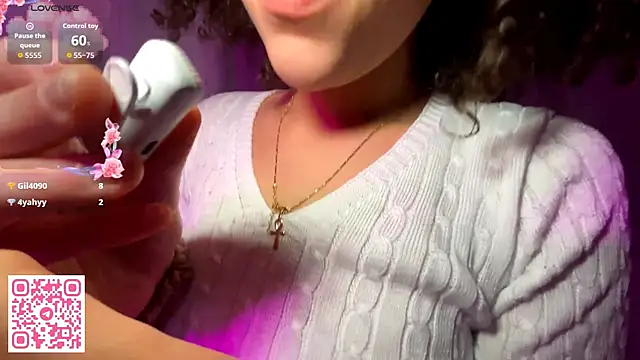 petitecurlybrunette webcam