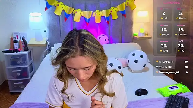 Victoria_Hils webcam