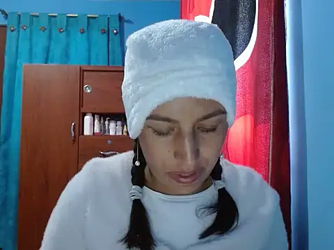 SarahFriendly live cam on StripChat