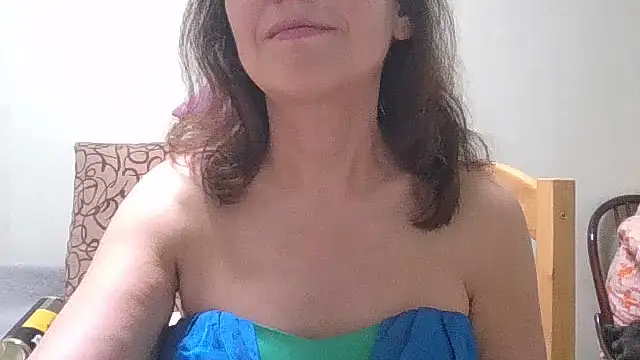 hollyjewel - HollyJewel's free webcam - UK Sex Cams