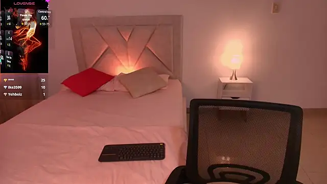 Ariana_Pierce webcam