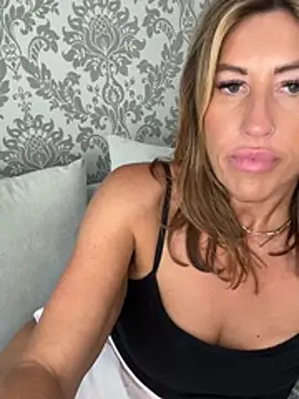 CurvyMILF_Sienna webcam