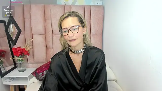 Issa_Milf__ webcam