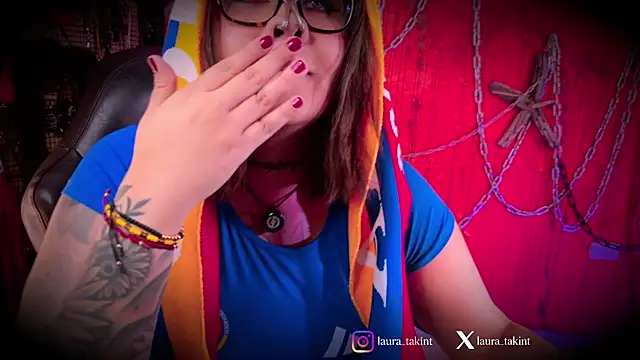Laura_takint