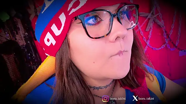 Laura_takint webcam