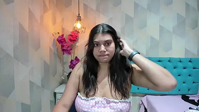 LindaBreeS webcam