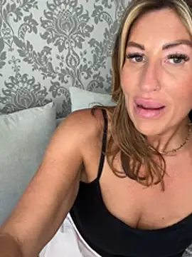 CurvyMILF_Sienna webcam