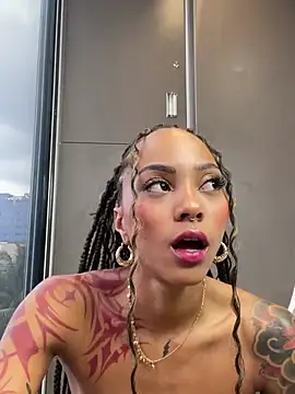 LizStorm_ webcam