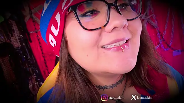 Laura_takint webcam