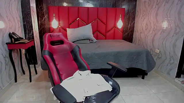 LatinaHoleQueen webcam