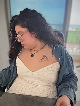 CurlyMilf_Vannexxxa webcam