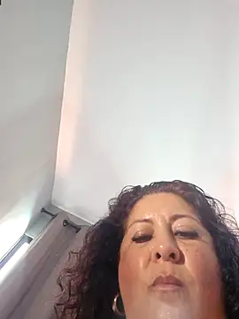 CurvyFireLatina webcam