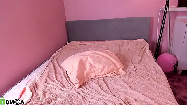 kikipeach webcam