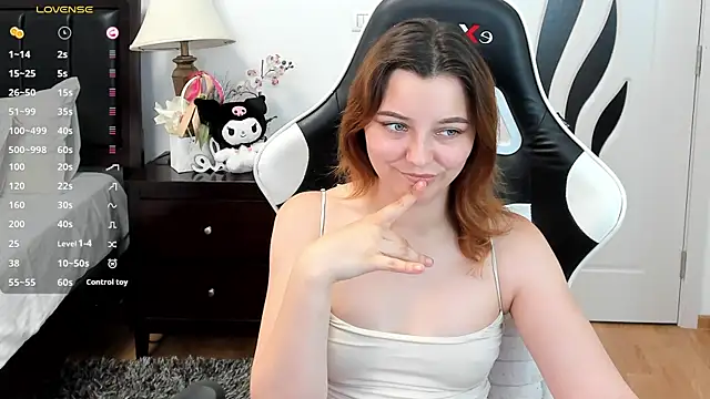 pretty_little_thing webcam