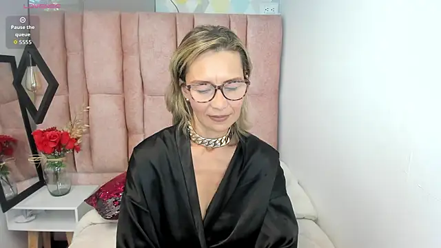 Issa_Milf__ webcam