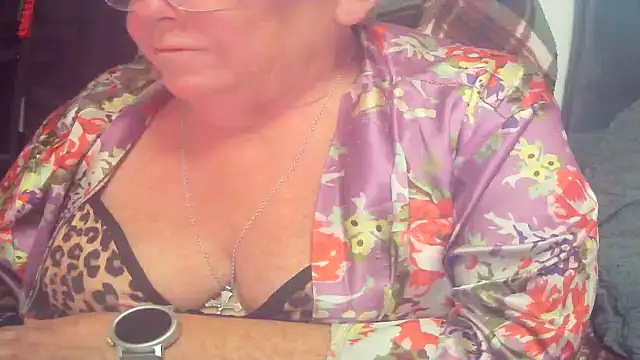 Playful_MILF_Demi webcam