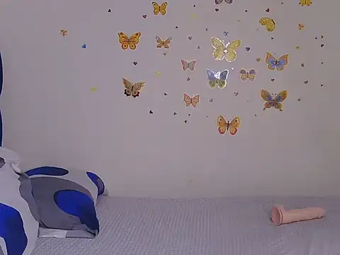 PinkKissess webcam