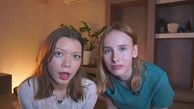 HelaineLube webcam