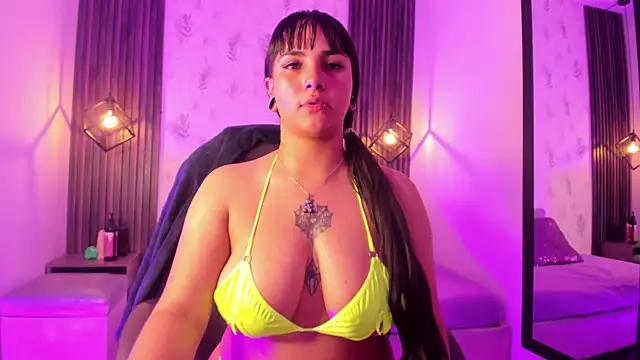 Bella_Raven webcam