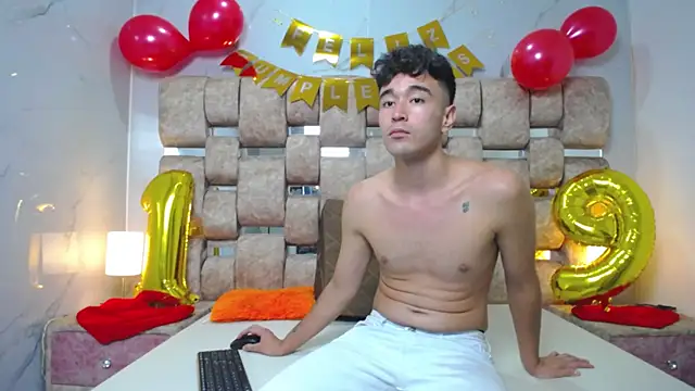 KathyAiden webcam