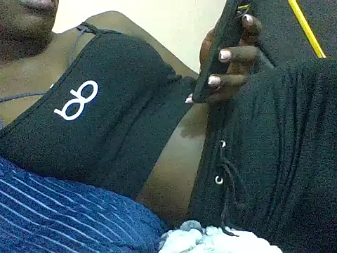 Curvyqueeh webcam