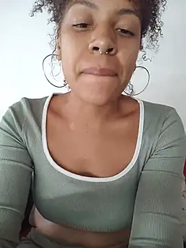 Julia_Pretinha webcam
