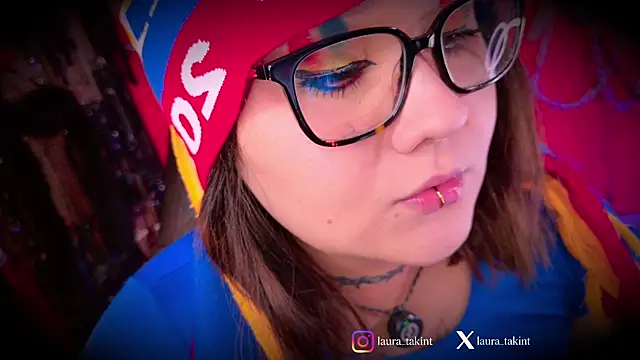 Laura_takint webcam