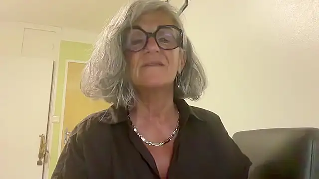 NaughtyMonicaUK live sex cam
