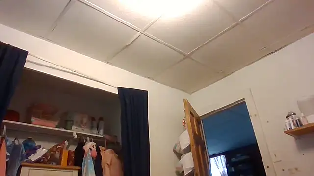 starlight1983 live cam on StripChat