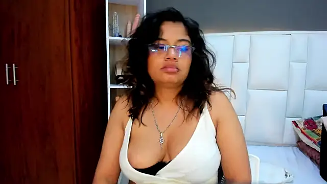 yeral2017 - Yeral2017's free webcam - UK Sex Cams