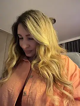 YaaraCollins live cam on StripChat