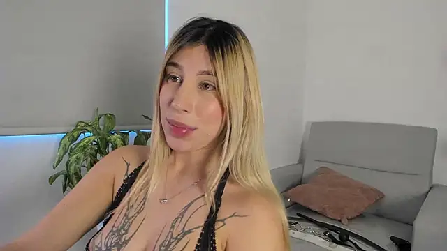 MindyDollSquirt webcam