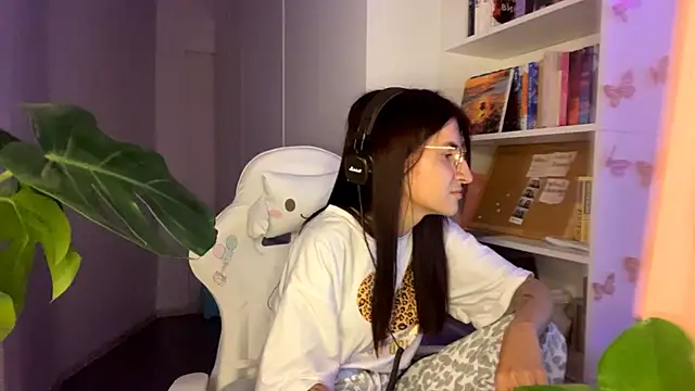 Monica_Cutersseys webcam