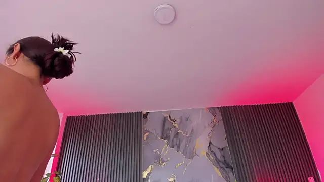 CarolineFyre webcam