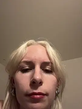 Naomi_Nocturn webcam