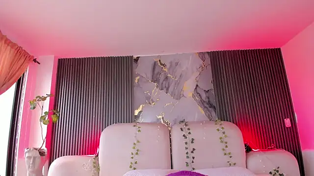 CarolineFyre webcam