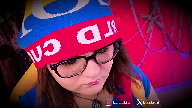 Laura_takint webcam