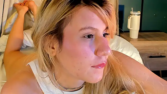 mia_curry webcam