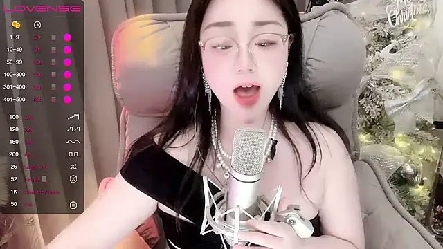 Monica-666888- webcam