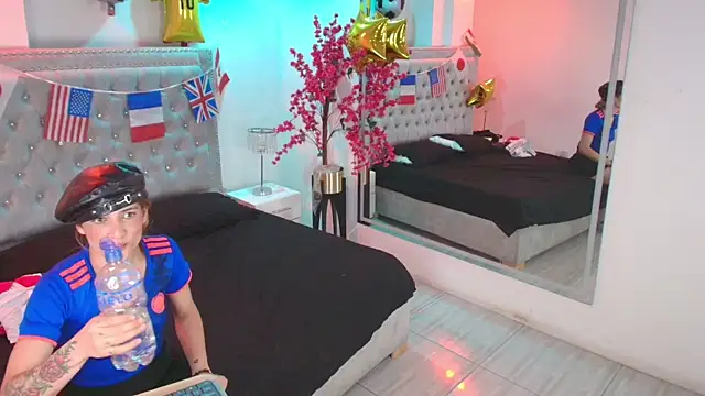 Juliieta_gray webcam