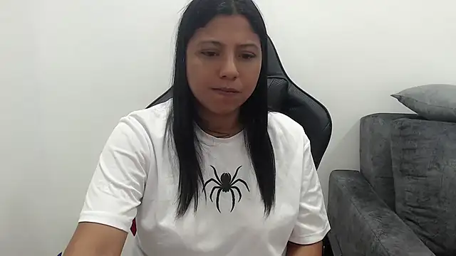 Leylafourniert webcam